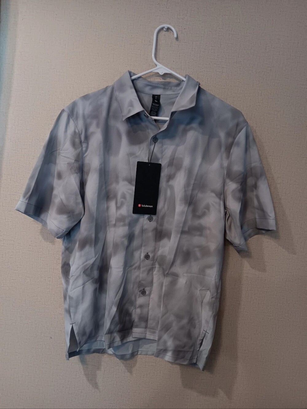 Lululemon airing easy relaxed Gray Men's Short Sleeve Button-Up Shirt - Picture 1 of 5